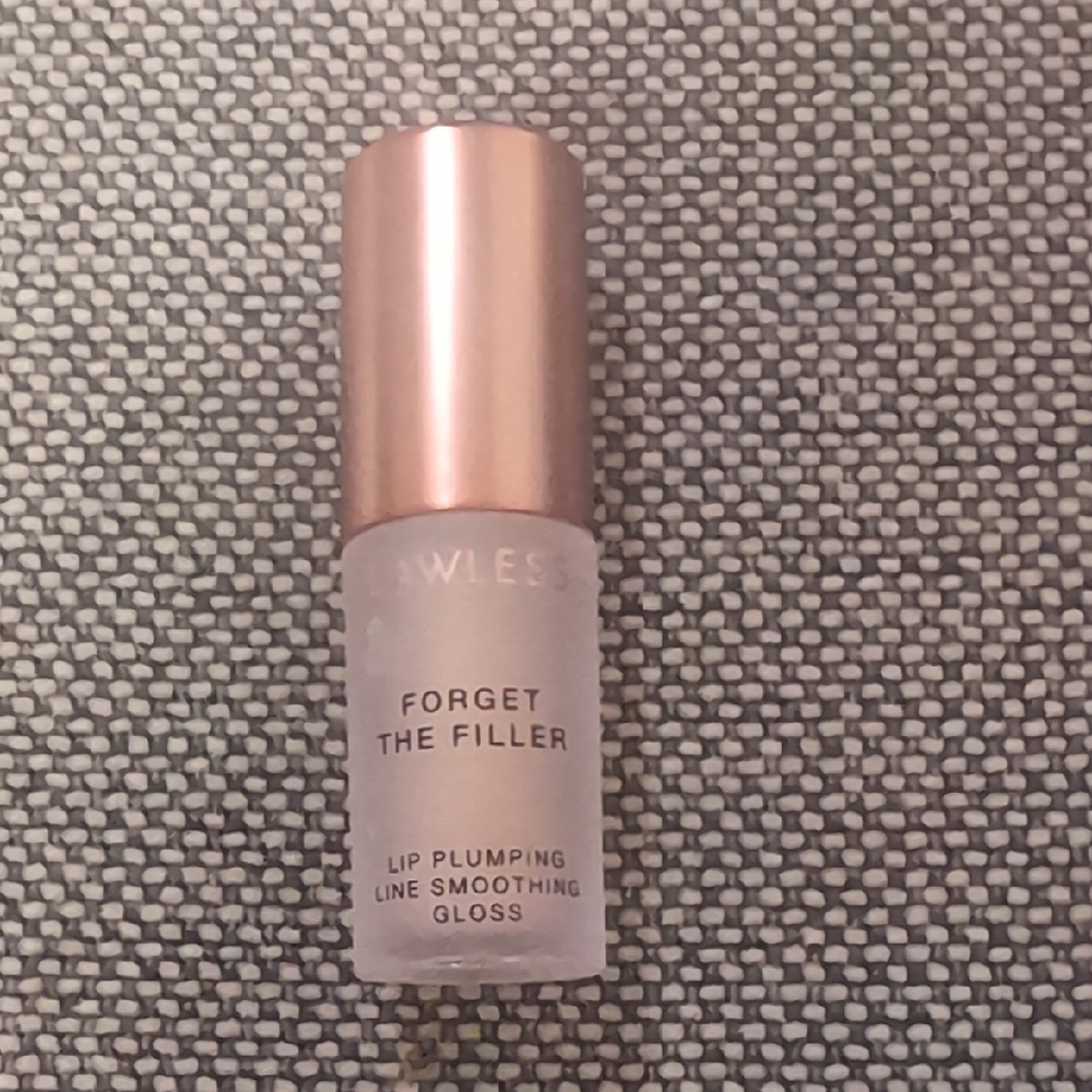 LAWLESS Gold Lip Balm Gloss Elegant Hydration